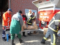 Schnelle Teamarbeit an der Abfüllmaschine