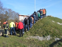 Sandsacktransportkette am Übungsdeich