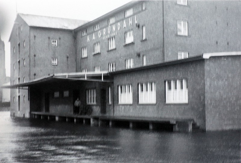 Hochwasser im Buxtehuder Hafen in der Zeit vor 1958