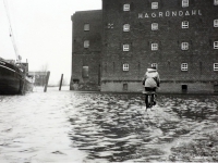 Hochwasser im Buxtehuder Hafen in der Zeit vor 1958